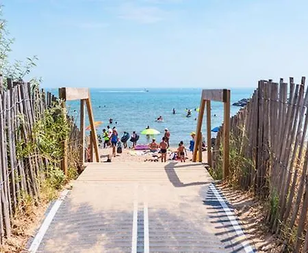 Carabasse Plage. * Vias